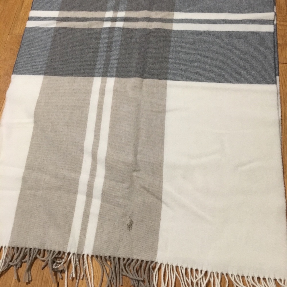Polo Ralph Lauren 100% Wool Scarf / Wrap. Fringe.